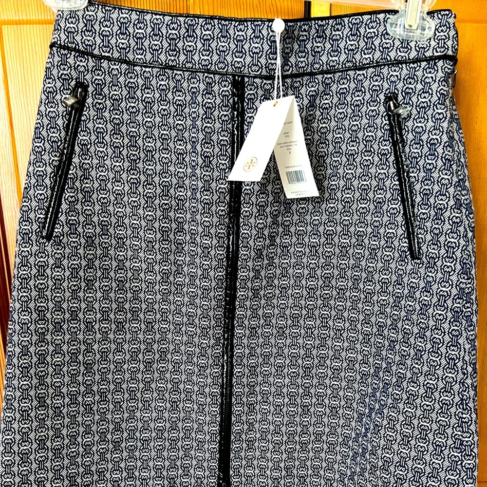 Tory Burch pencil skirt new with tag.